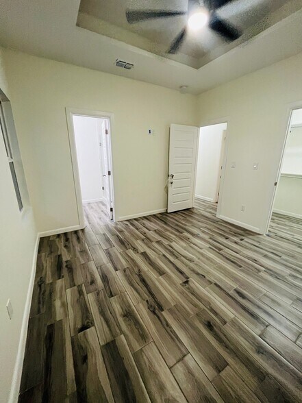 Building Photo - 1606 Angelina Dr