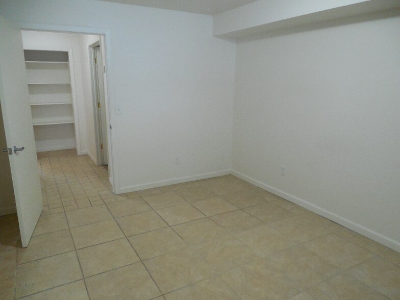 Building Photo - 825 SW Higgins Ave