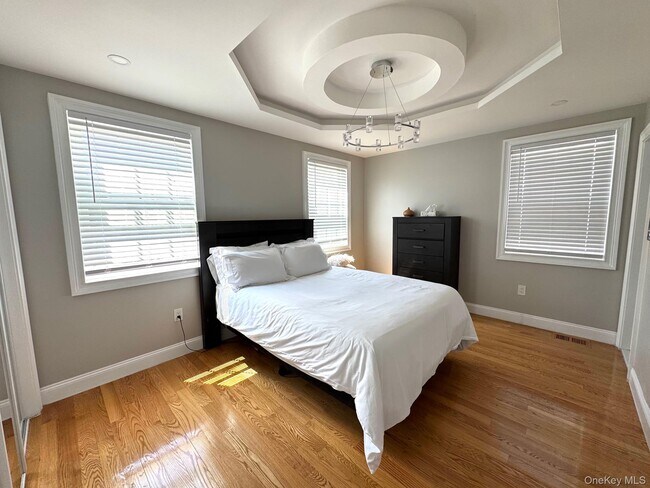 Building Photo - 249-10 139th Ave