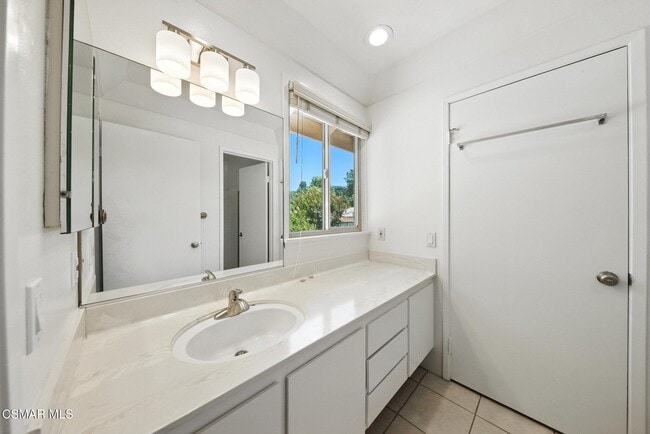 Building Photo - 3825 Charthouse Cir