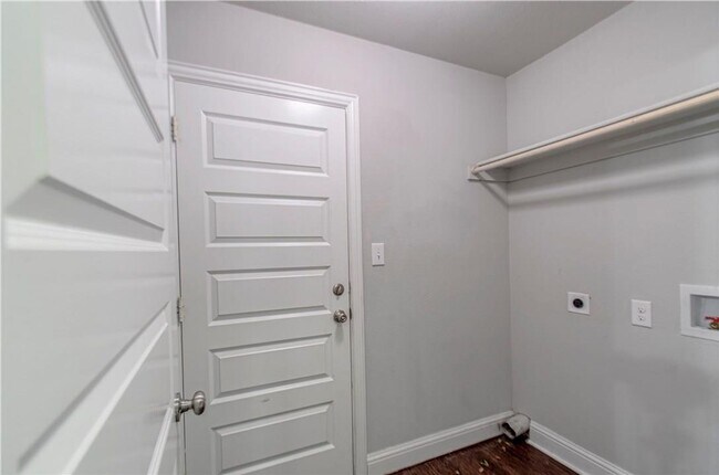 Building Photo - Updated 3 Bedroom/2 Bath w/ Open Floorplan and Big Backyard w/ lots of shade trees