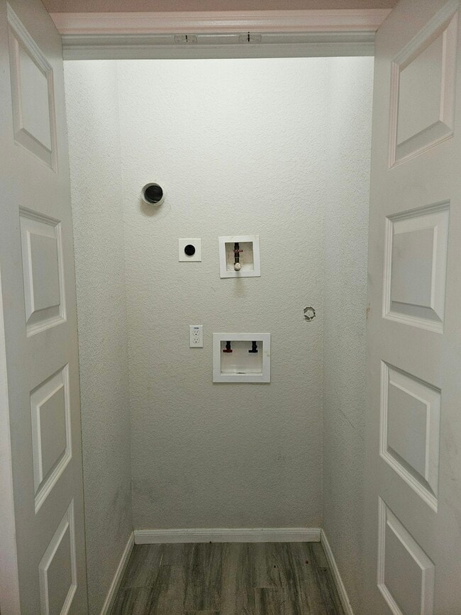 Building Photo - 4801 Wenda St