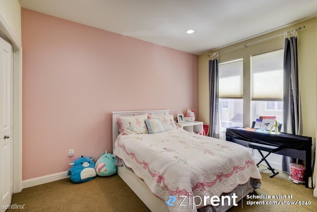 Building Photo - 3 br, 2 bath Condo - 32 Megan Dr, San Fran...