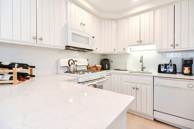 Building Photo - 25 Concord Greene