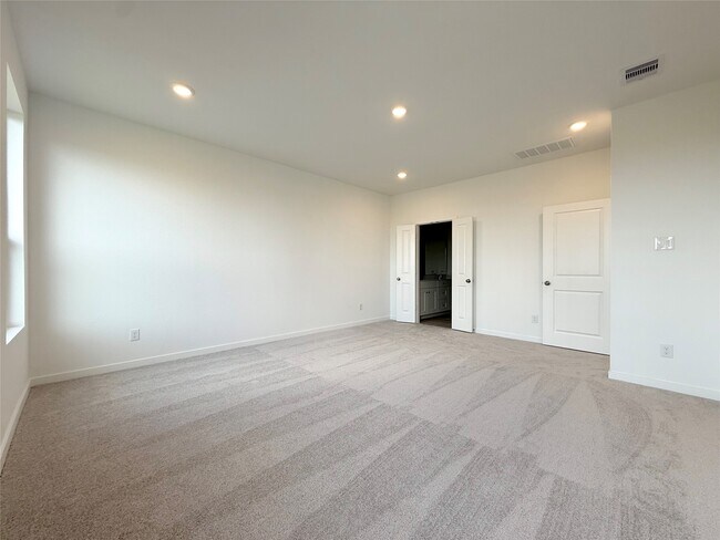 Building Photo - 31906 Blossom Ln