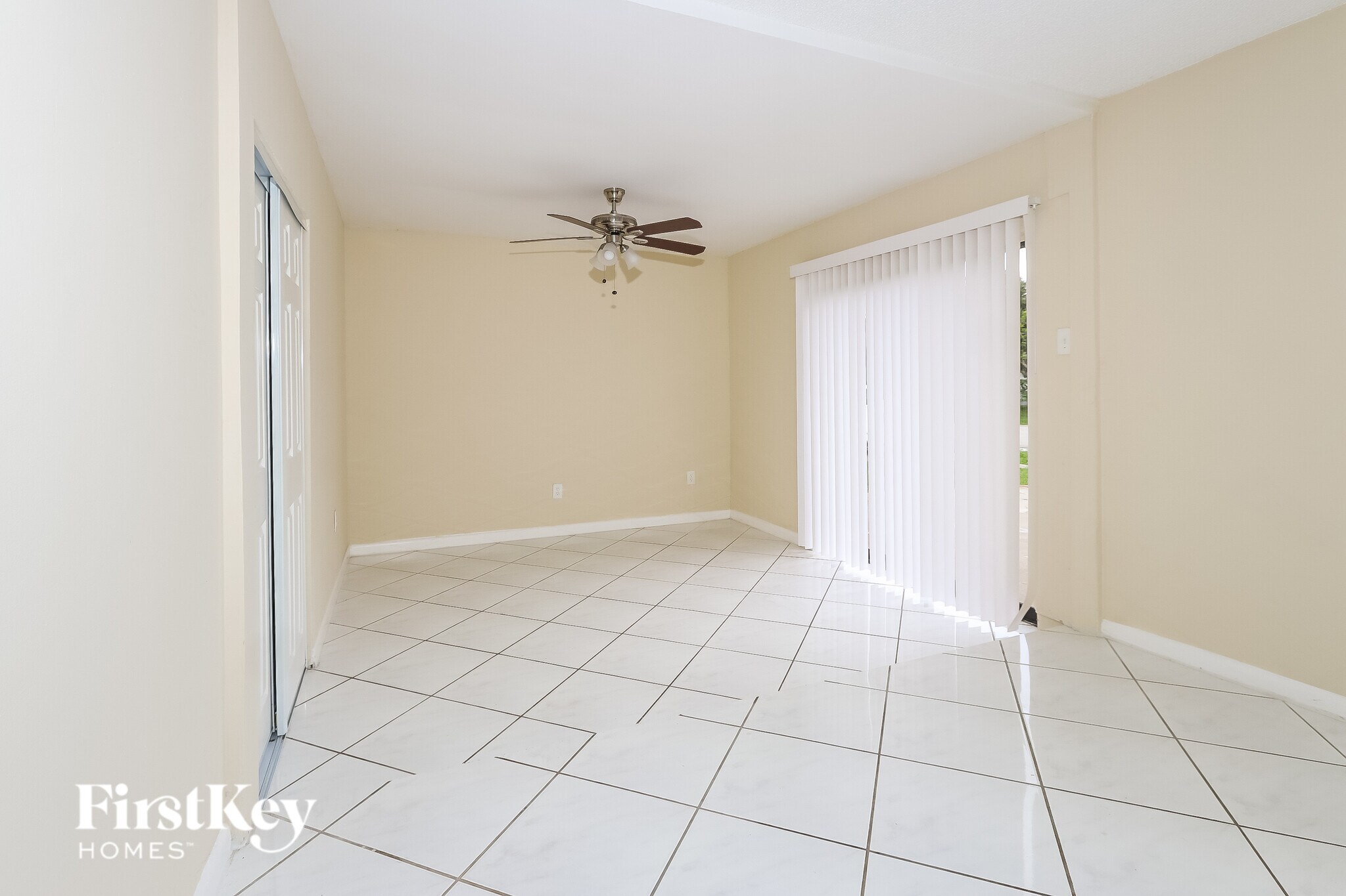 Building Photo - 1035 Cameo Cir