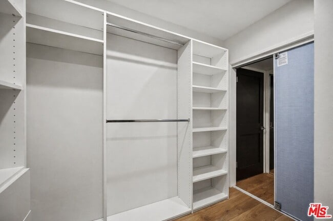 Building Photo - 1045 Kings Rd