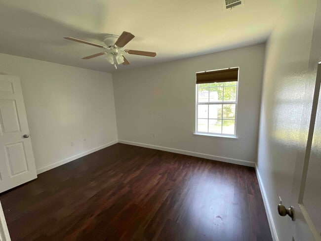 Building Photo - 607 Howard Ave