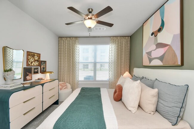 Building Photo - 2 Bed for $1,845 + 2 Months Free & $500 Lo...