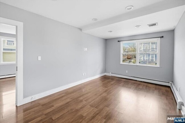 Building Photo - 79 Lincoln Ave