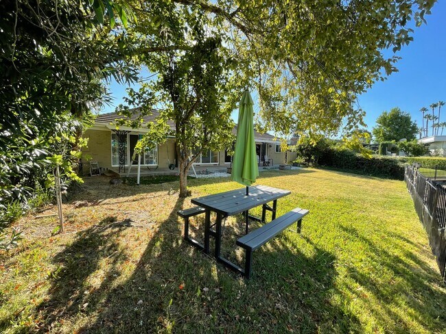Building Photo - 6520 Havenside Dr