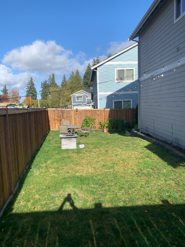 Building Photo - 1903 SE Silktassel Wy