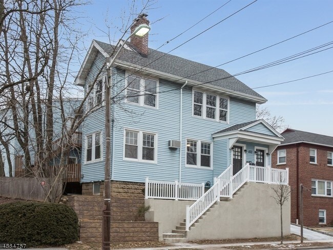 Primary Photo - 652 Valley Rd