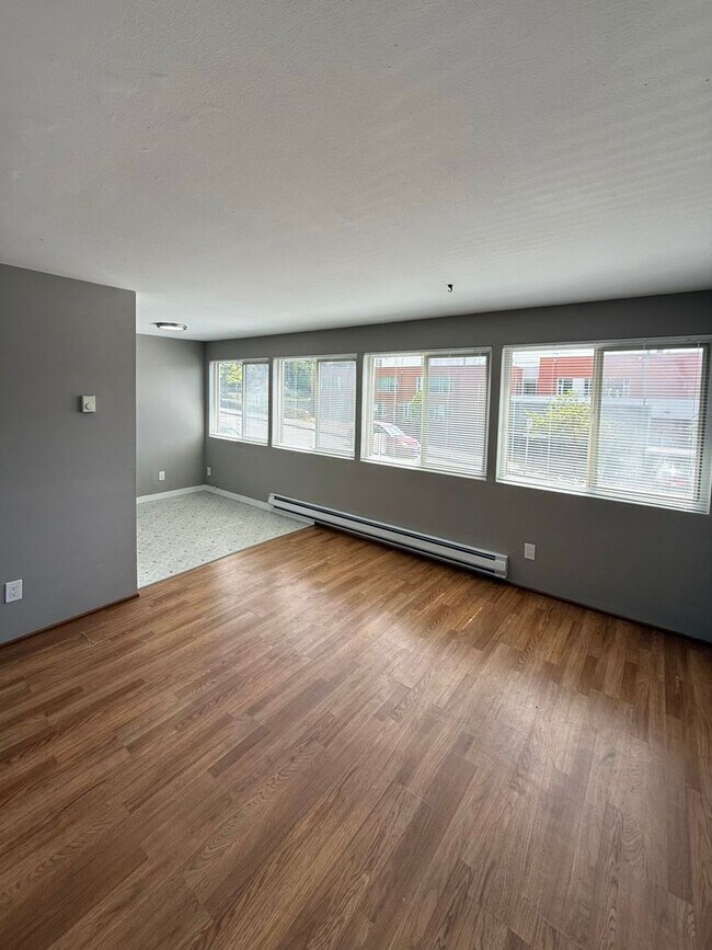 Building Photo - 3-Bedroom North Green Lake Townhouse-Style...