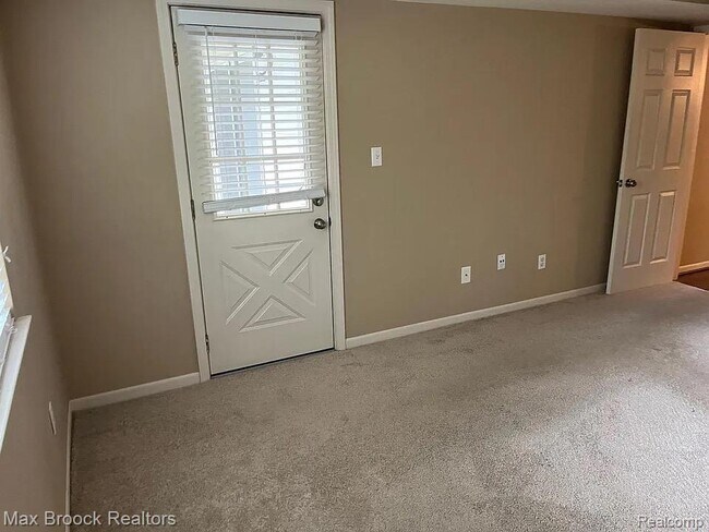 Building Photo - 42491 Plymouth Hollow Dr