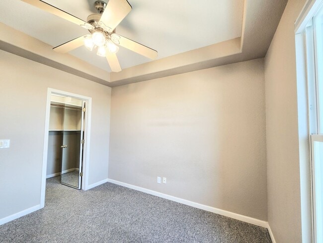 Building Photo - Spacious Townhouse in San Mateo