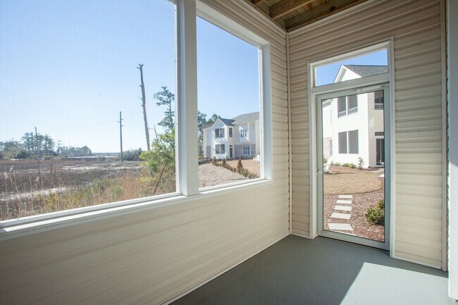 Building Photo - 2BR/2BA - Beautiful condo on River Road - ...