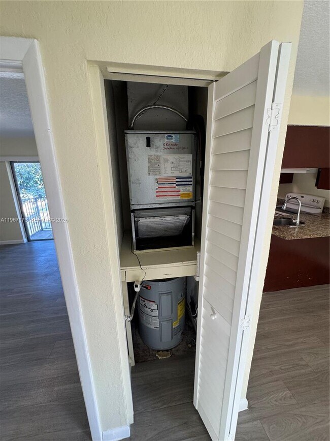 Building Photo - 1101 Prospect Rd