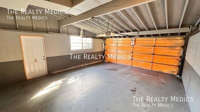 Building Photo - 929 Dupont Ave