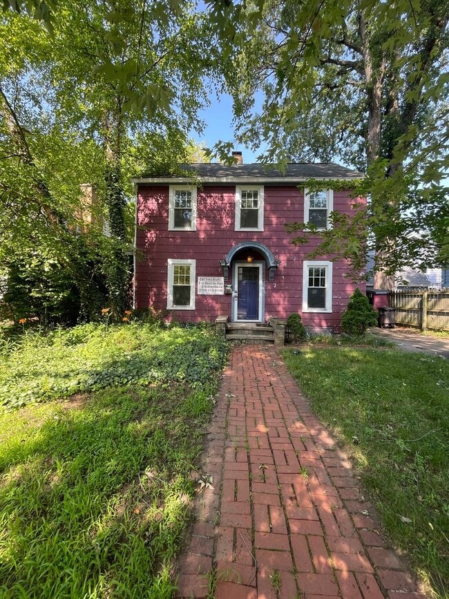 Building Photo - 1404 E Park Pl