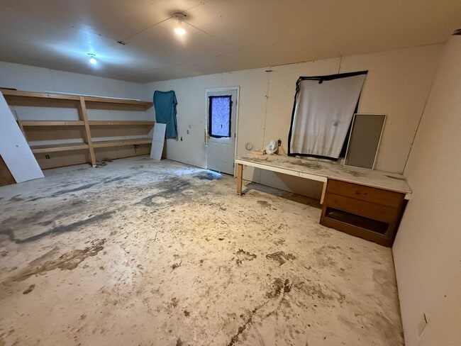 Building Photo - 2 Bedroom 1.5 Semi-Rural Mobile Home with Workshop on Large Lot