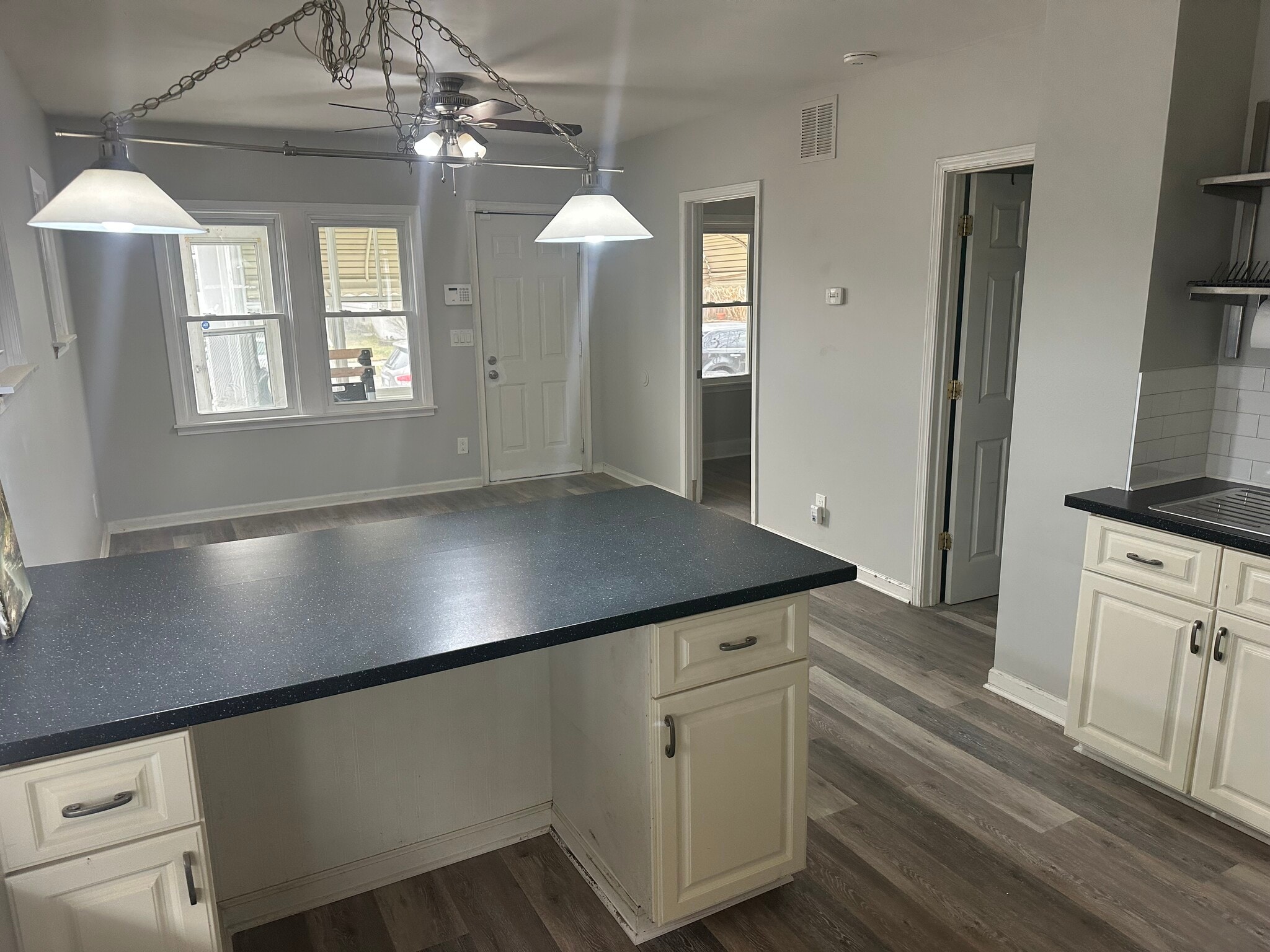 Kitchen / Livingroom - 334 W Milton Ave