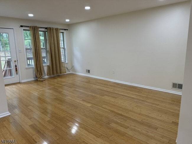 Building Photo - 1704 Bergen Ct