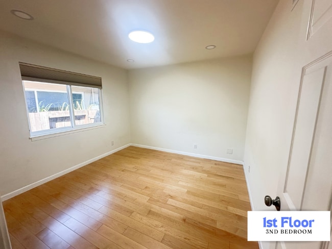 Building Photo - 788 S Bernardo Ave