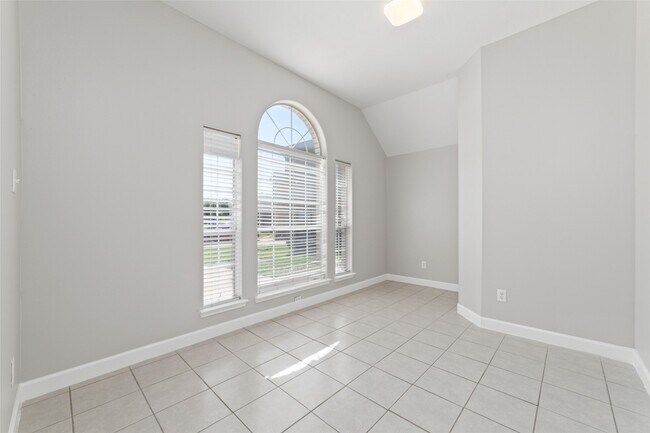 Building Photo - 8503 Ivanhoe Springs Dr