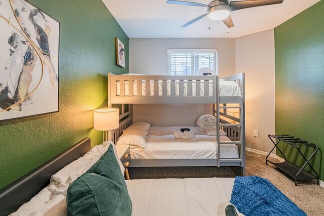 Building Photo - 1275 E University Dr