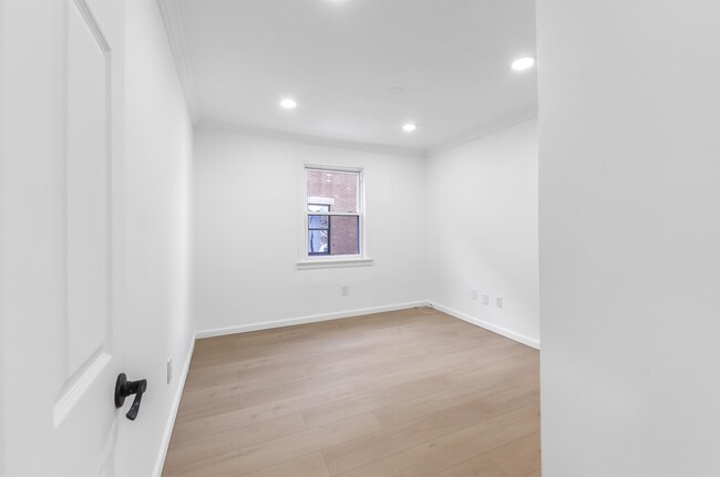 Building Photo - 80 Ferry St