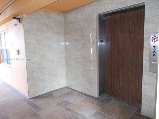 Building Photo - 701 SW 141st Ave