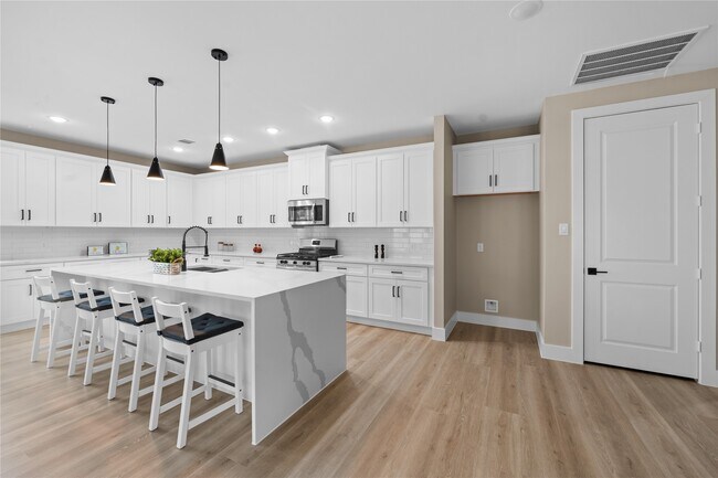 Building Photo - 2614 Piemonte Ave