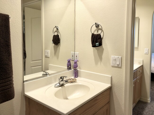 Main Bathroom - 1401 N 4th St