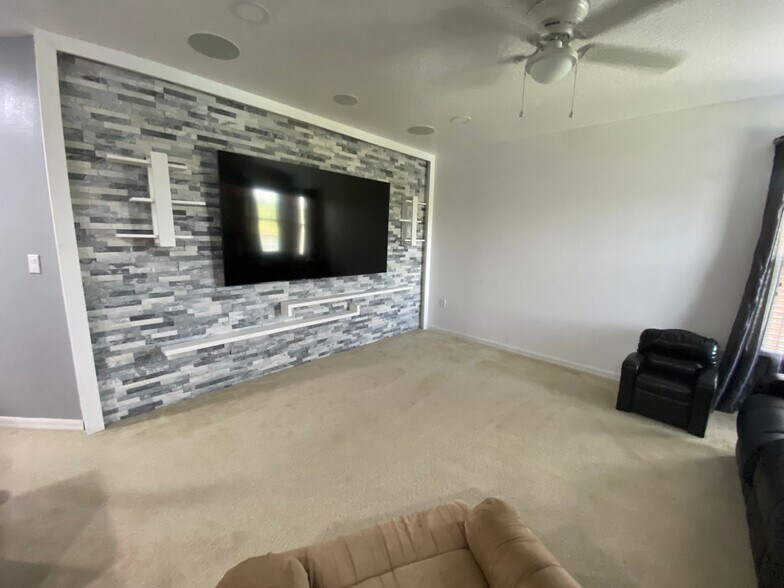 Building Photo - 490 Michigan Estates Cir