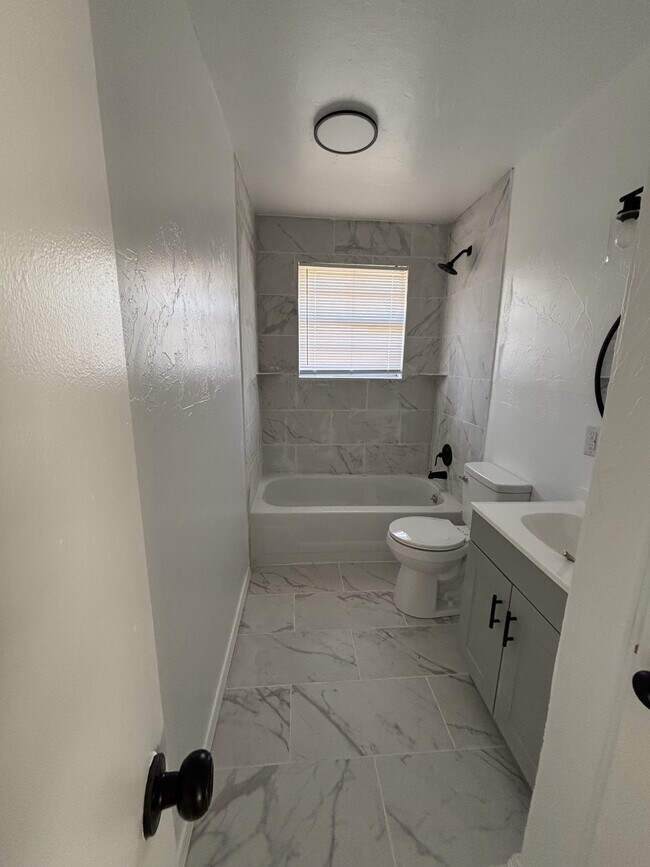 Building Photo - 104 Gatewood Dr