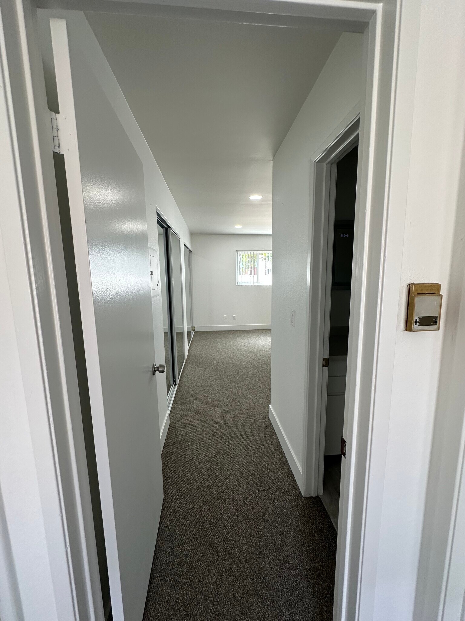 Building Photo - 11538 Riverside Dr