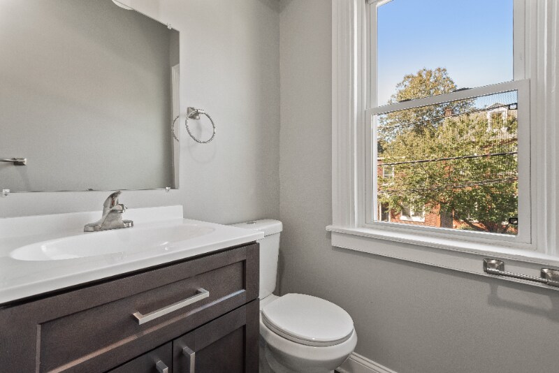 Building Photo - 249 N Mulberry St