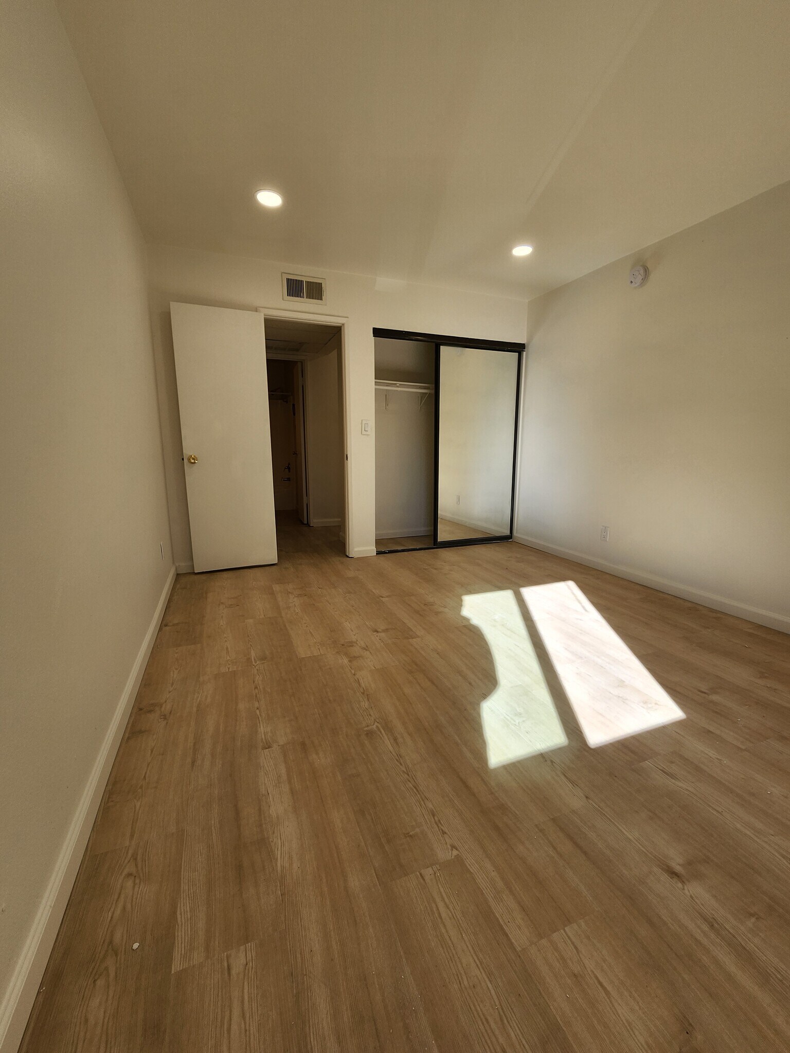 Bedroom + Closet - 18645 Hatteras St