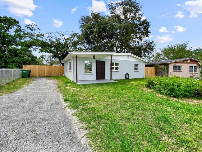 Building Photo - 2404 N Ramona Cir