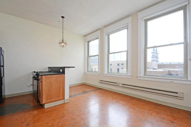 Building Photo - 488 Wabasha St N