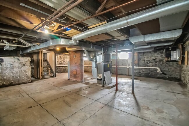 Building Photo - 5849 Broadway