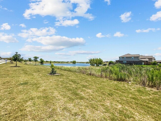 Building Photo - 595 Eves Necklace Dr.