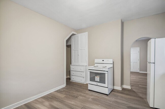 Building Photo - 122-124 Auriles St