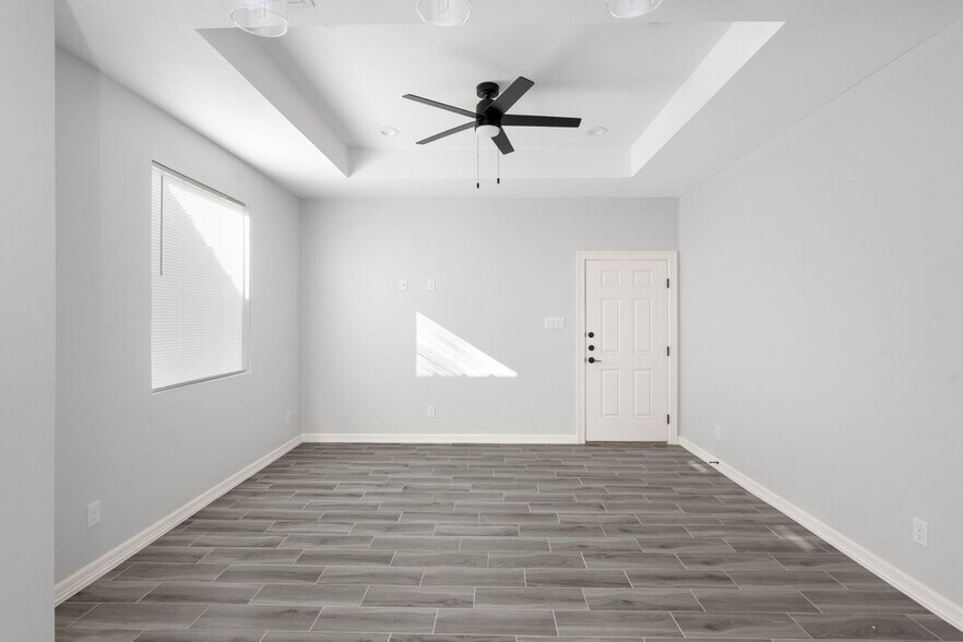 Building Photo - 408 N Onyx Ave