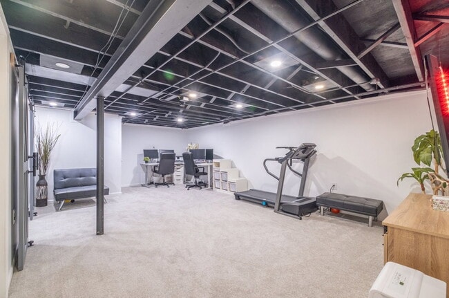 Building Photo - 5621 S 22nd St