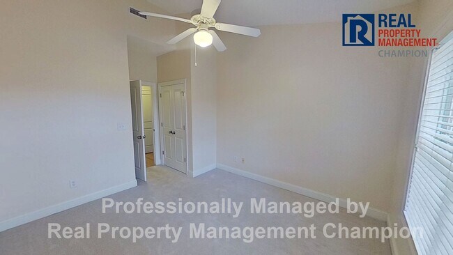 Building Photo - 3 BD/2.5 BA Townhouse w/Open Floorplan, Split Bedrooms and Garage