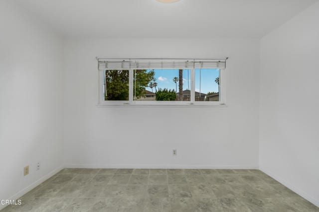 Building Photo - 2554 Bayshore Ave