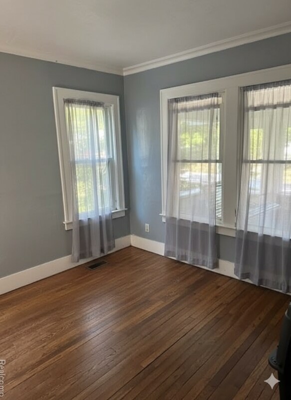 Building Photo - 1412 Durand St