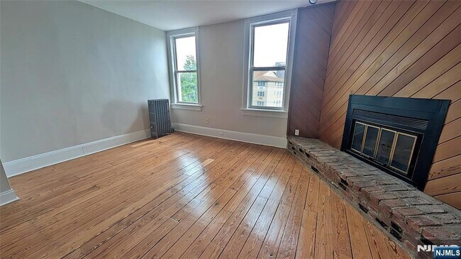 Building Photo - 154 Undercliff Ave